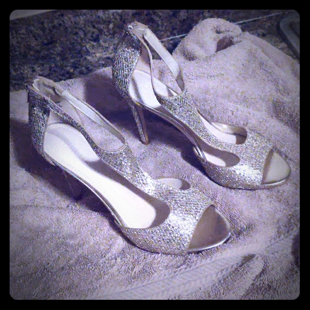 GLITTER FABRIC T-STRAP HEELS